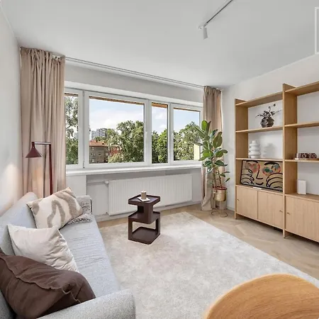 Cozy Renovated 1-bedroom In Apartment *