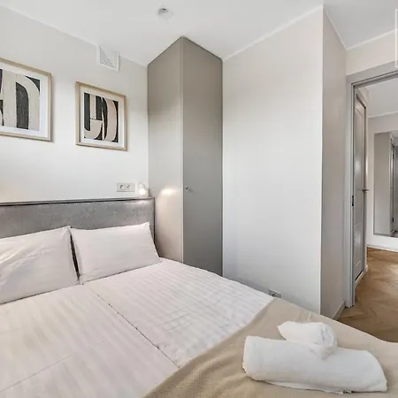 Cozy Renovated 1-bedroom In Apartment